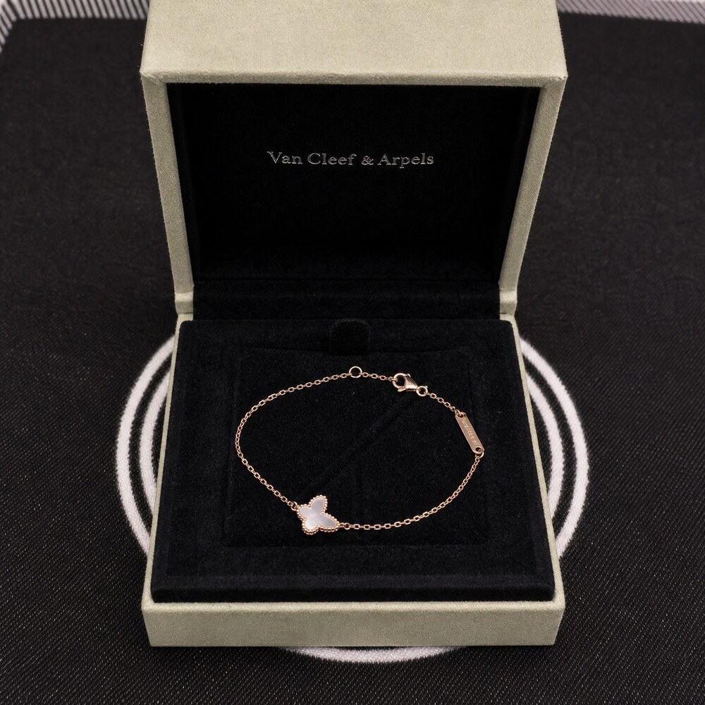 Van Cleef & Arpels Elegant Signature Bracelet Style 2 | New with Box